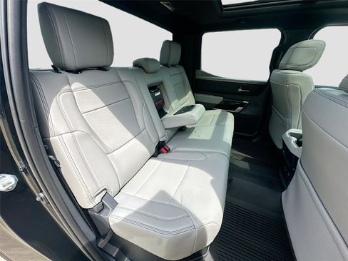 New 2026 Toyota Tundra Limited AWD/4WD image 27