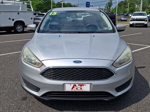 Used 2015 Ford Focus SE FWD image 2