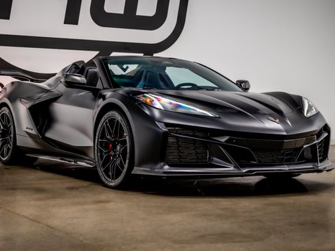 Used 2024 Chevrolet Corvette Z06 w/ Stealth Interior Trim Package RWD image 29