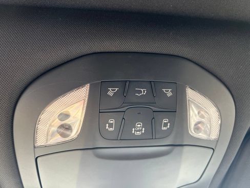 Used 2025 Chrysler Pacifica Limited FWD image 16