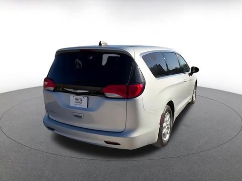 Used 2023 Chrysler Voyager LX image 15