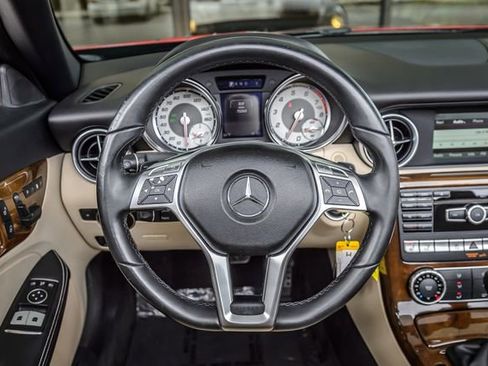 Used 2015 Mercedes-Benz SLK 250 image 30