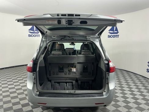 Used 2020 Toyota Sienna XLE Premium image 22