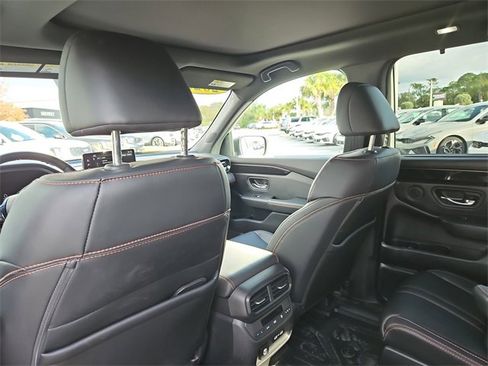 Used 2023 Honda Pilot TrailSport image 11