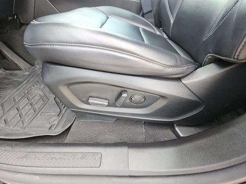 Used 2023 Ford Explorer XLT w/ Equipment Group 202A RWD image 10