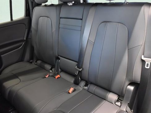 New 2026 Mercedes-Benz GLB 250 4MATIC image 10