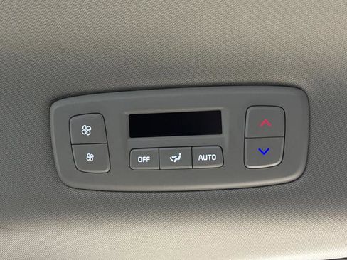 Used 2025 Kia Carnival SX w/ SX Dark Edition Package image 33