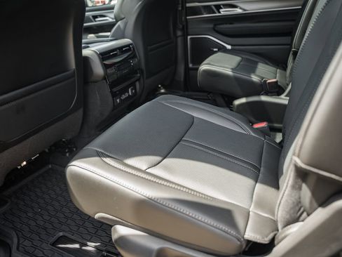 New 2026 Jeep Grand Wagoneer 4WD image 36
