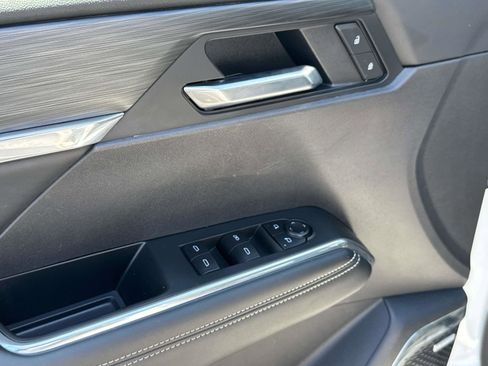 Used 2025 GMC Acadia Elevation FWD image 17