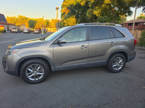 Used 2014 Kia Sorento LX AWD/4WD image 10