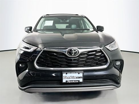 Used 2023 Toyota Highlander Platinum image 2