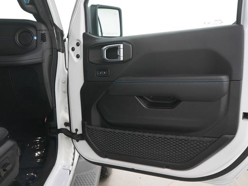 Used 2024 Jeep Wrangler Unlimited Rubicon 4xe AWD/4WD image 9