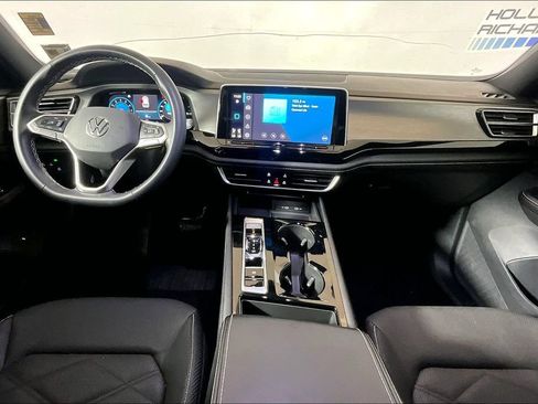 Used 2024 Volkswagen Atlas Cross Sport SE FWD image 11