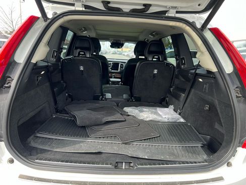 Used 2021 Volvo XC90 T6 Momentum w/ Advanced Package image 13