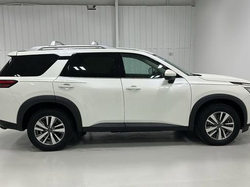 Used 2023 Nissan Pathfinder SL AWD/4WD image 7