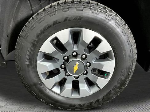 Used 2025 Chevrolet Silverado 2500 Custom w/ Custom Value Package AWD/4WD image 31