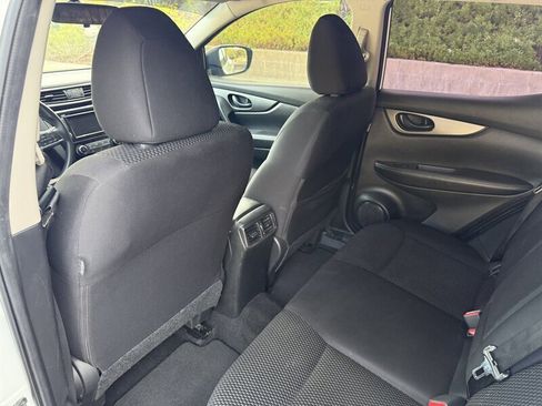 Used 2019 Nissan Rogue Sport S image 19