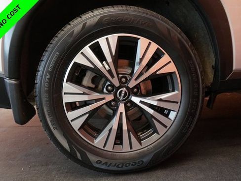 Used 2022 Nissan Rogue SV w/ SV Premium Package image 86