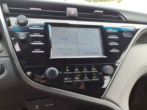 Used 2018 Toyota Camry LE w/ Convenience Package FWD image 22