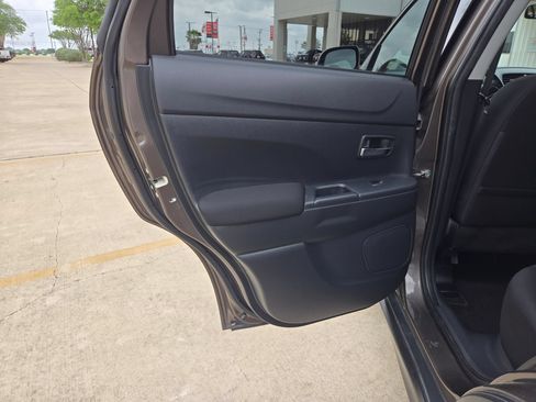 Used 2017 Mitsubishi Outlander Sport ES FWD image 14