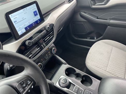 Used 2022 Ford Escape SE image 24