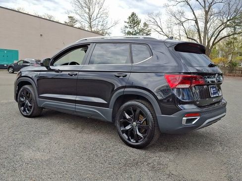 Certified 2024 Volkswagen Taos SE w/ Panoramic Sunroof Package image 7