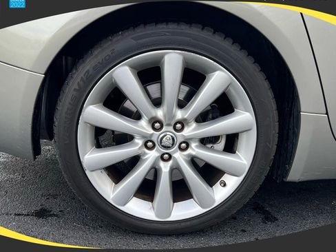 Used 2010 Jaguar XF Premium image 25