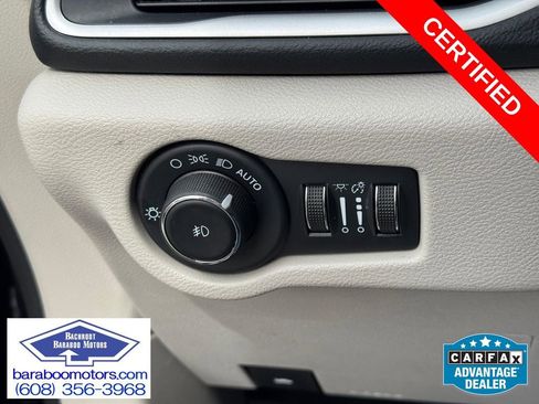 Used 2024 Chrysler Pacifica Touring-L image 21