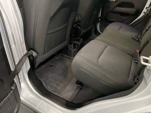 Used 2022 Jeep Wrangler Unlimited Sahara image 22