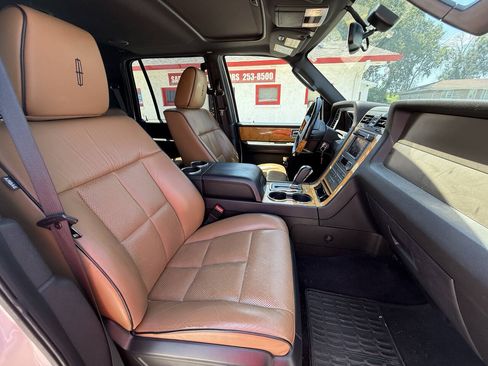 Used 2012 Lincoln Navigator 4WD image 25