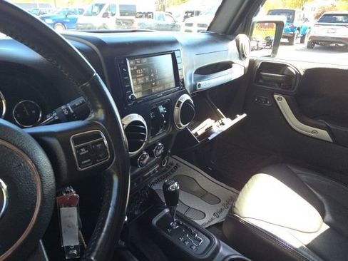Certified 2017 Jeep Wrangler Unlimited Sahara w/ Dual Top Group AWD/4WD image 19