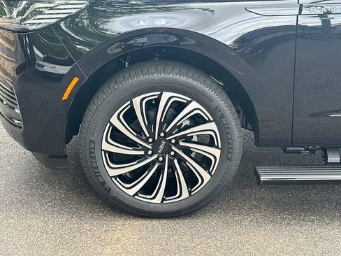 New 2026 Lincoln Navigator L Black Label AWD/4WD image 12