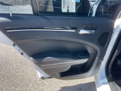 Used 2017 Chrysler 300 S AWD/4WD image 21