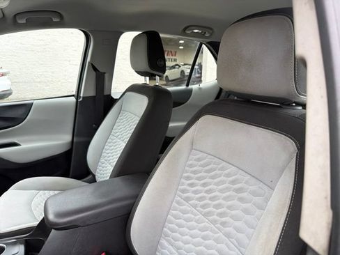 Used 2018 Chevrolet Equinox LS FWD image 13