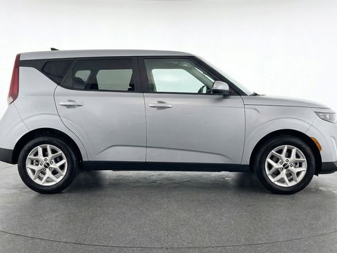 Used 2025 Kia Soul LX w/ LX Technology Package image 11