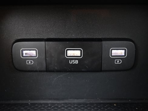 Used 2023 Kia Carnival LX FWD image 18