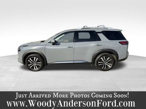 Used 2023 Nissan Pathfinder Platinum AWD/4WD image 3