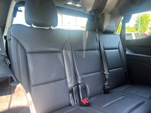 Used 2022 Chevrolet Tahoe LT w/ Luxury Package AWD/4WD image 15