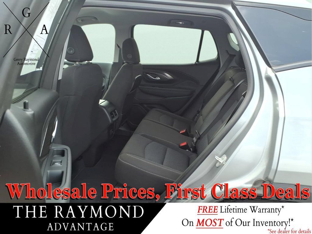 Used 2023 GMC Terrain SLE w/ Elevation Edition AWD/4WD image 13
