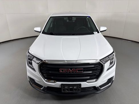Used 2024 GMC Terrain SLE FWD image 3