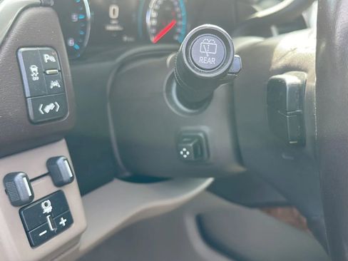 Used 2020 Chevrolet Suburban Premier image 22