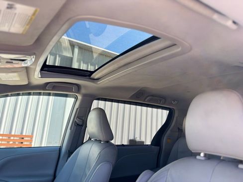 Used 2013 Toyota Sienna XLE image 24