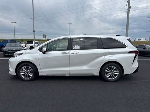 Used 2026 Toyota Sienna Limited AWD/4WD image 8