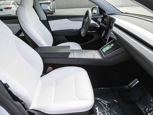 Used 2026 Tesla Model Y Long Range image 16