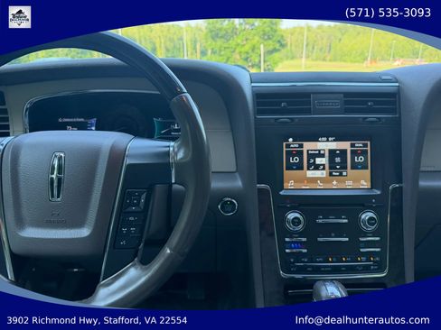 Used 2017 Lincoln Navigator Select AWD/4WD image 30