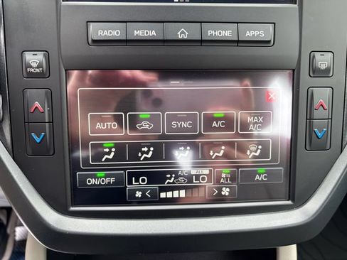 Used 2025 Subaru Forester AWD/4WD image 17