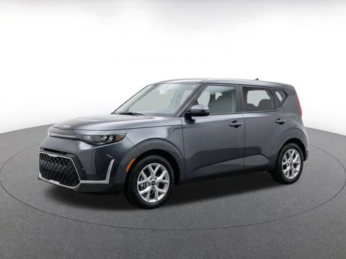 Used 2025 Kia Soul LX w/ LX Technology Package FWD image 3