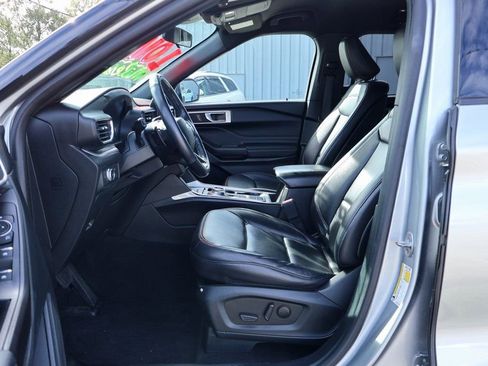Used 2020 Ford Explorer XLT w/ Equipment Group 202A image 7