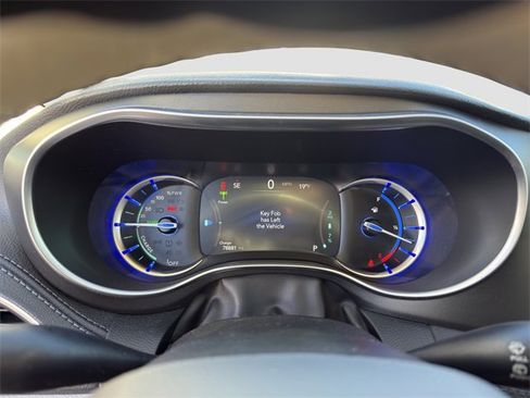 Used 2020 Chrysler Pacifica Limited w/ Advanced Safetytec Group image 28