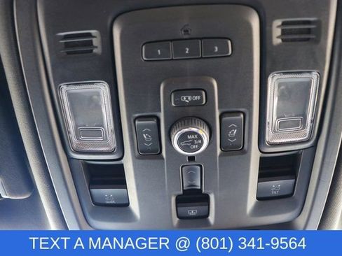 Used 2024 GMC Yukon XL Denali image 32